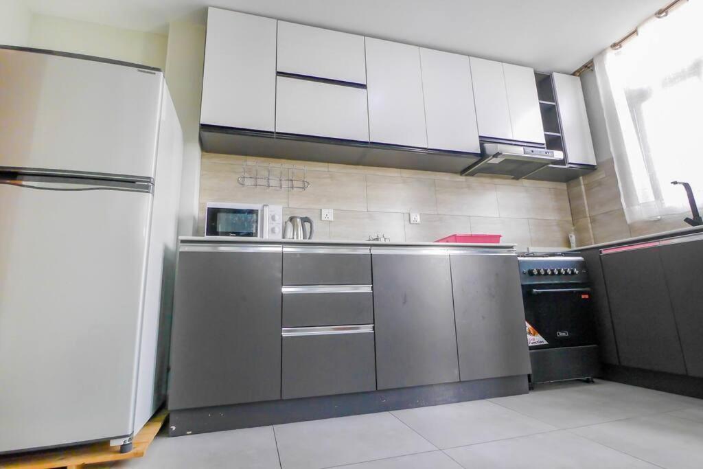 Ultra Modern Apartment In Nyarutarama Kigali Bagian luar foto
